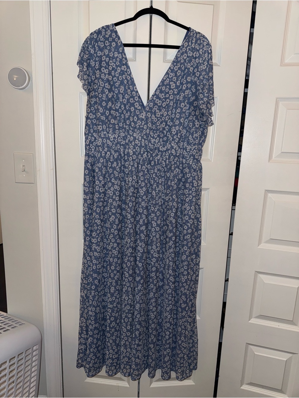 ARULA Dusty Blue Floral V-Neck Maxi Dress